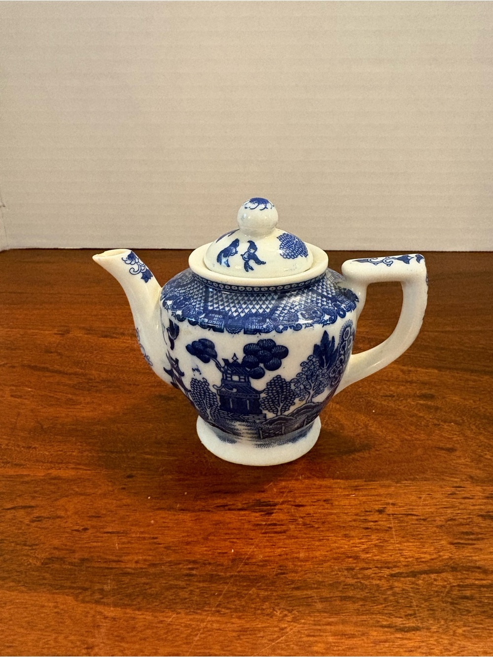 Vintage Blue Willow Child’s Teapot Miniature 4 In Tall Japan Small Chip On Spout